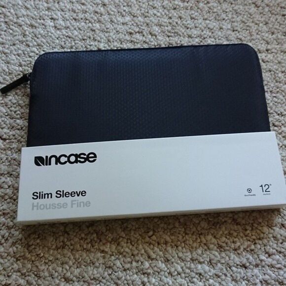 Brand new - Incase Slim Sleeve for MacBook 12 - Picture 3 of 8